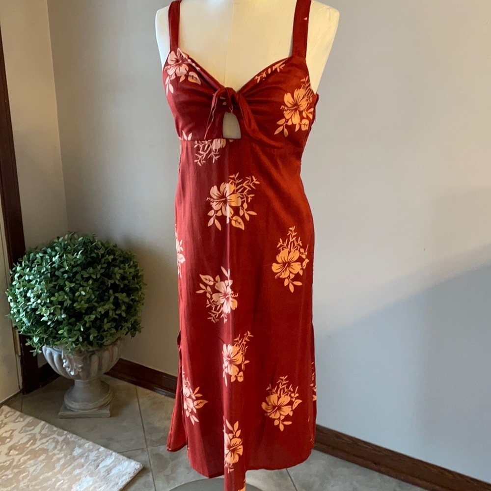 NWT Sun dress casual Adjustable button straps. Pic a boo tie front . Size Small